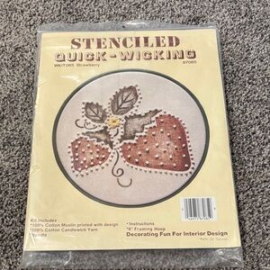 Stenciled Quick-Wicking Kit with Strawberry Design